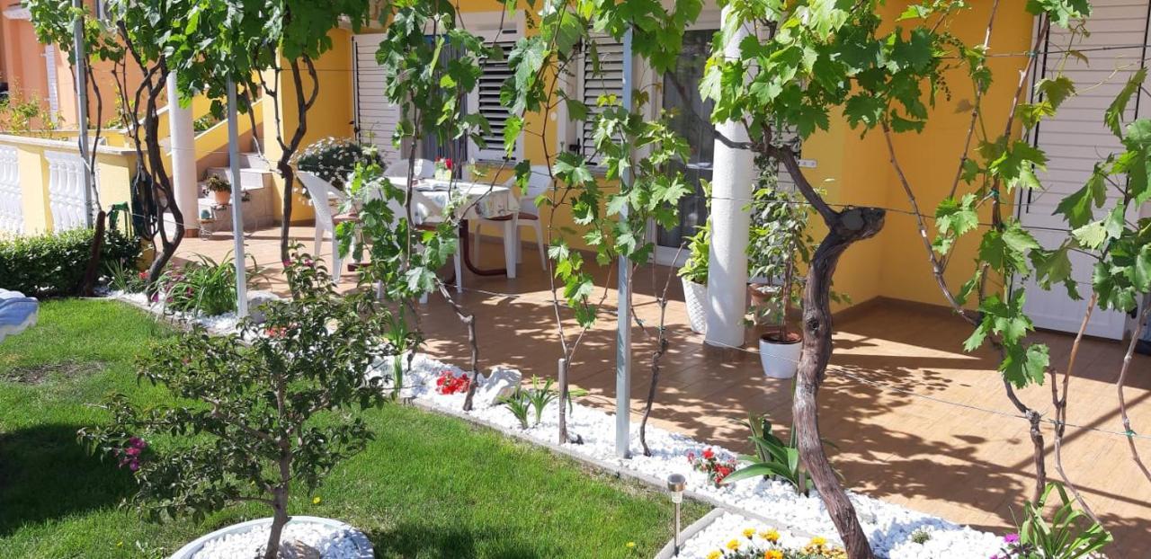 Apartment And Room Hudoletnjak Šilo Екстериор снимка